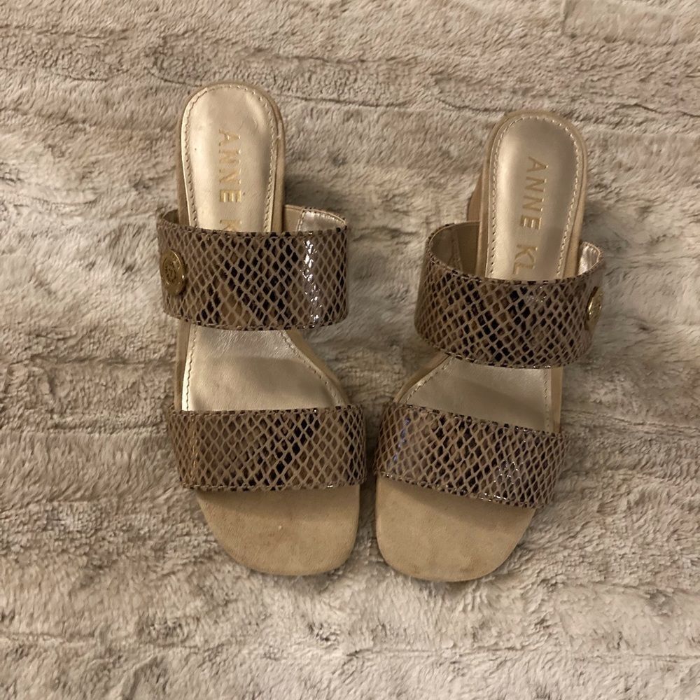 : : ANNE KLEIN NEW Faux Snake Skin Sandals with Chunky Heels : : - Picture 3 of 13